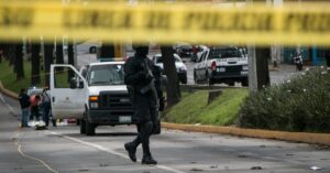 Illustration de Intrusion à Mar-a-Lago : un homme armé abattu en Floride mar-a-lago-security-incident