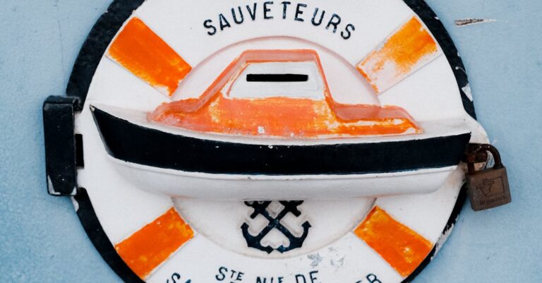 Illustration de RN : Le Pen pousse à l'aggiornamento après le fiasco électoral marine-le-pen-french-politics-1