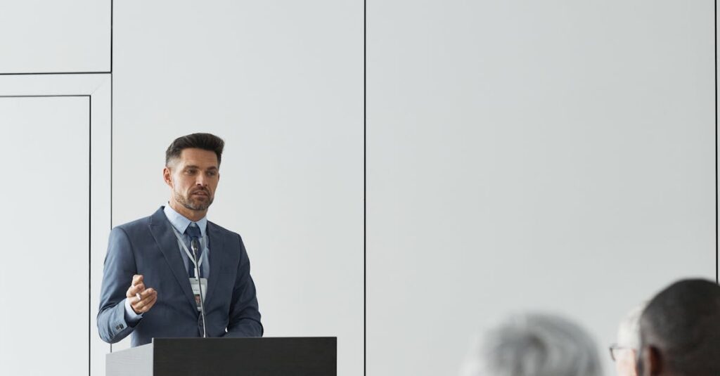 Illustration de Guerre au Moyen-Orient : Trump absent de la conférence conservatrice Donald-Trump-conference-speech