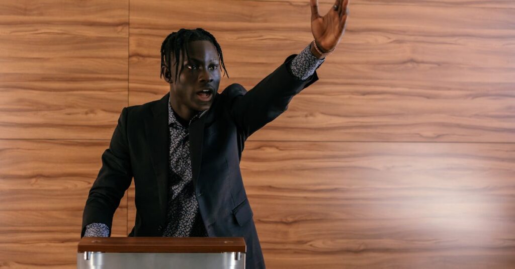 Illustration de Macron soutient CB : la souveraineté des paiements face aux géants Emmanuel-Macron-speech-financial-summit