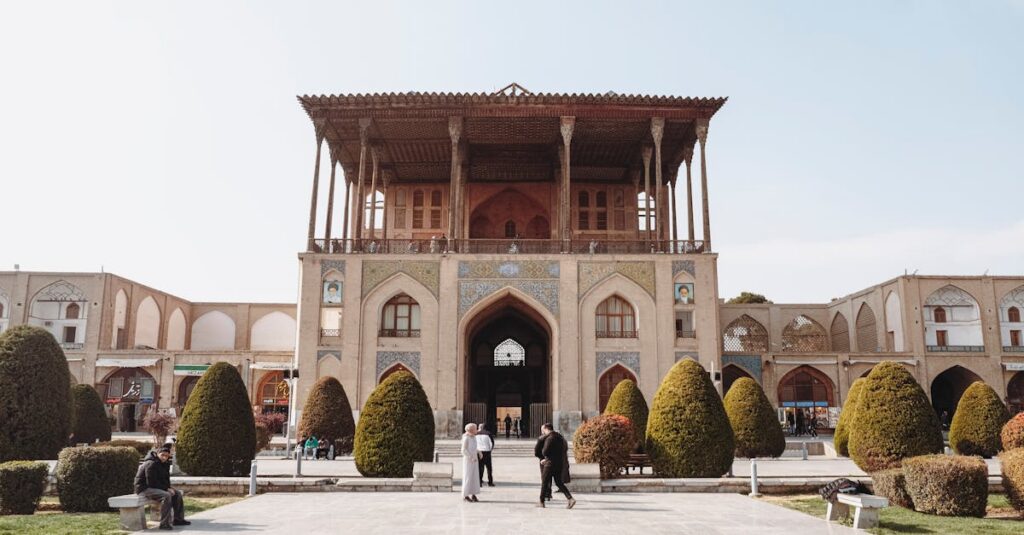 Illustration de Mort d'Ali Khamenei : incertitude en Iran après 37 ans de règne Iranian-Supreme-Leader-Ali-Khamenei