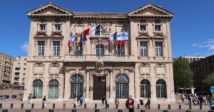 Illustration de Marseille : un colistier de Martine Vassal en garde à vue Marseille-city-hall-election