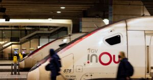 Paris-train-station-crowd