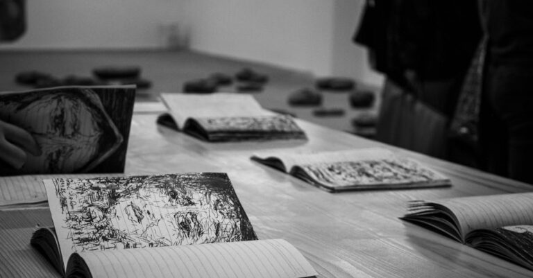 Illustration de Paris, capitale mondiale du dessin avec le Salon du Dessin drawing-art-exhibition