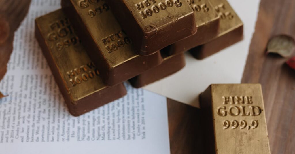 Illustration de L'or : fin de l'euphorie après une chute brutale en 2026 ? gold-bar-stack-1