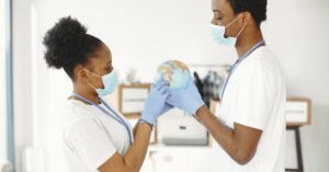 Illustration de Méningite: 2,5 millions de cas en 2023, l'Afrique très touchée meningitis-global-health