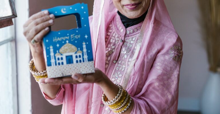 Illustration de Aïd el-Fitr à Montargis : fête et projet de grande mosquée muslim-festival-celebration