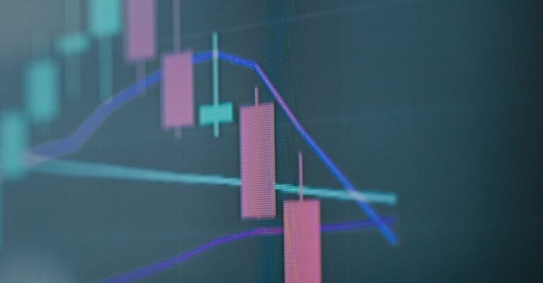 Illustration de Bourses européennes en chute face à l'envolée du pétrole oil-barrel-with-stock-market-chart