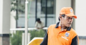 Illustration de ASA Fonction Publique : le gouvernement recule face aux syndicats public-service-worker