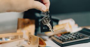 Illustration de LMNP et cotisations sociales : les seuils à connaître rental-property-finance