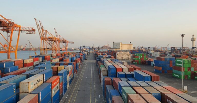 shipping-container-port