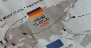 Illustration de ETF Monde : diversification limitée et risques cachés stock-market-chart-global