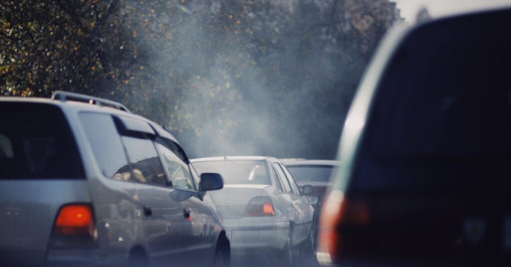 Illustration de Zones à faibles émissions : le gouvernement cherche une solution urban-traffic-pollution