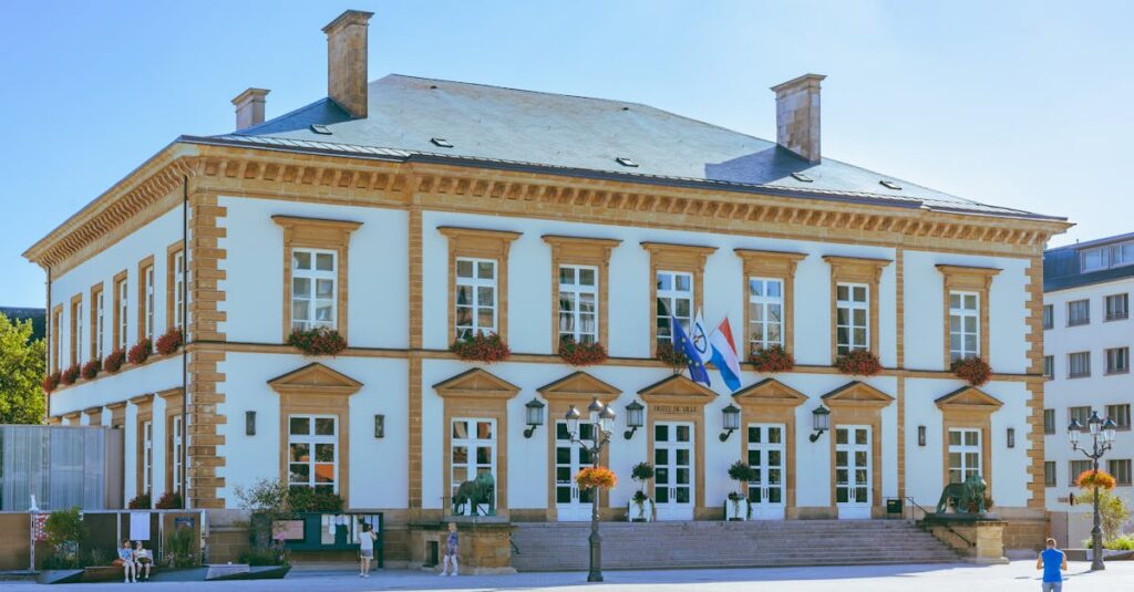 Illustration de Chute historique de la gauche à Clermont-Ferrand : Julien Bony élu maire Clermont-Ferrand-city-hall