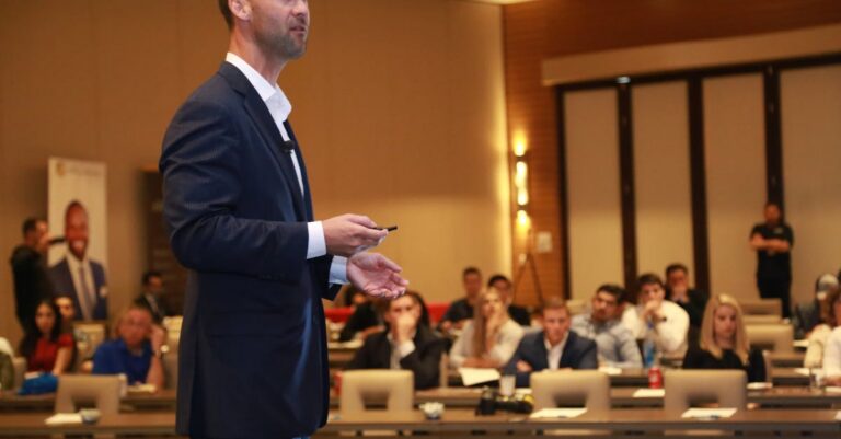 Eric-Ciotti-speaking