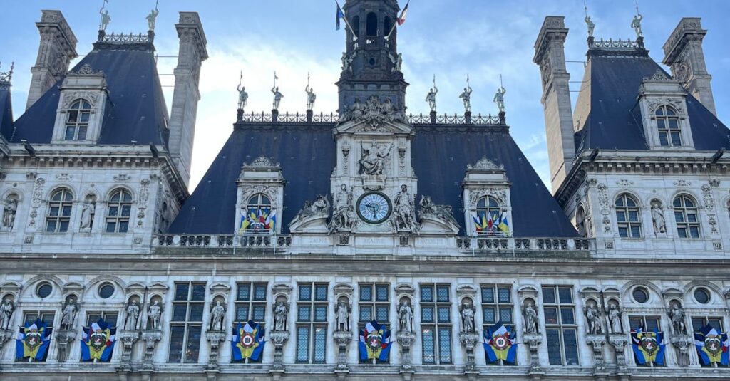 Illustration de Paris : L'Ouest perd des sièges au Conseil après la réforme électorale Paris-city-hall