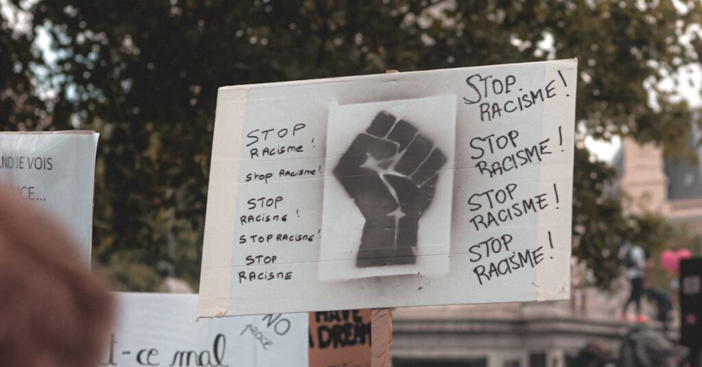 Illustration de Saint-Denis : Rassemblement contre le racisme et défis de 2027 Saint-Denis-anti-racism-protest