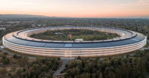Illustration de Apple à 50 ans : Toujours innovant ou simple machine à cash ? apple-park-campus