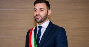 Illustration de Retailleau chez LR: tensions et avenir incertain pour la présidentielle bruno-retailleau-politician