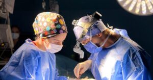 Illustration de AVC chez l'enfant : le combat de Camille, 7 ans, et de sa famille child-brain-surgery