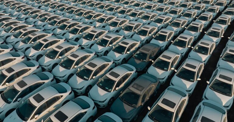 Illustration de Voitures électriques chinoises : boom des exportations de 100% electric-car-exports-china