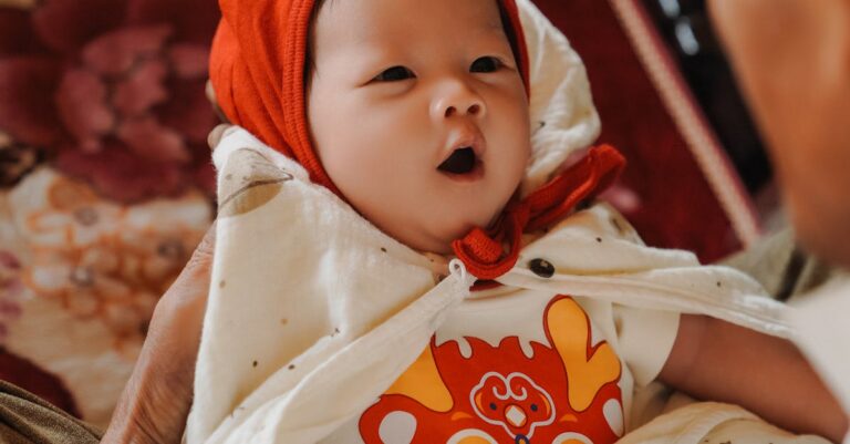 Illustration de Sophie, 62 ans, et ses règles d'or pour congés maternité en famille grandparents-babies-home