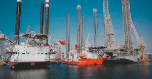 Illustration de Guerre au Moyen-Orient : Impact historique sur l'énergie mondiale oil-gas-Middle-East-conflict