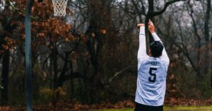 victor-wembanyama-basketball-fall