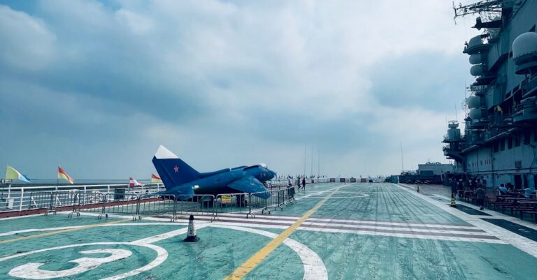 Charles-de-Gaulle-aircraft-carrier-1
