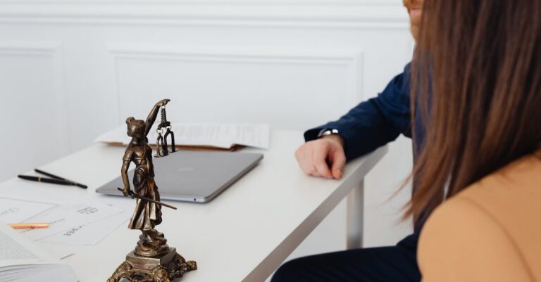 Illustration de L'IA met les avocats sous tension : entre promesses et risques artificial-intelligence-legal-profession