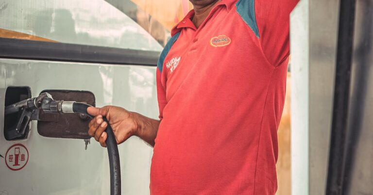 construction-worker-refueling
