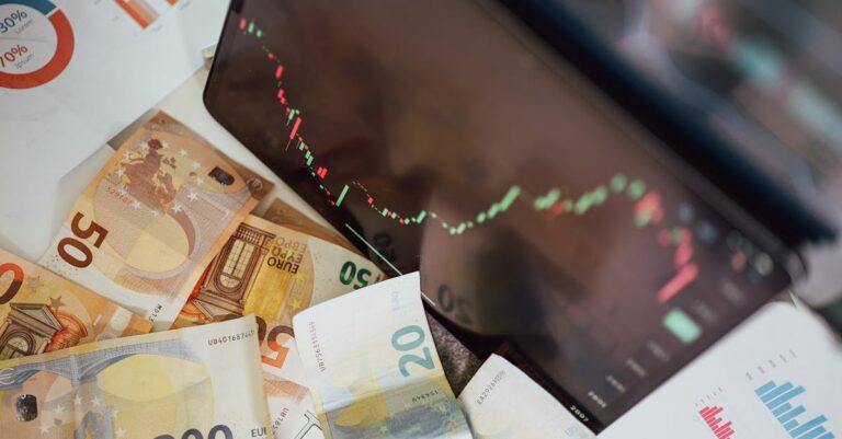 Illustration de Les Bourses européennes ouvrent en hausse, tirées par la tech et l'Asie european-stock-market