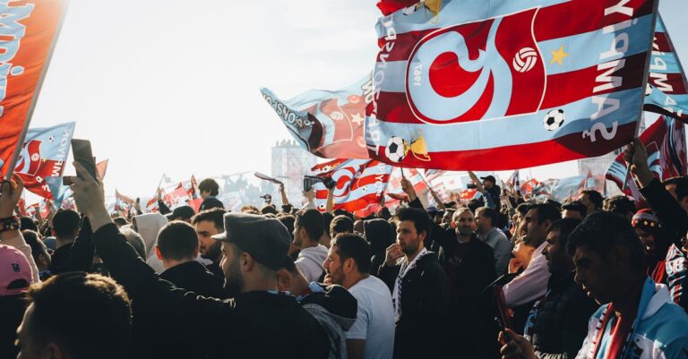 Illustration de Rixe OGC Nice à Paris : 17 suspects devant un juge football-fans-fighting