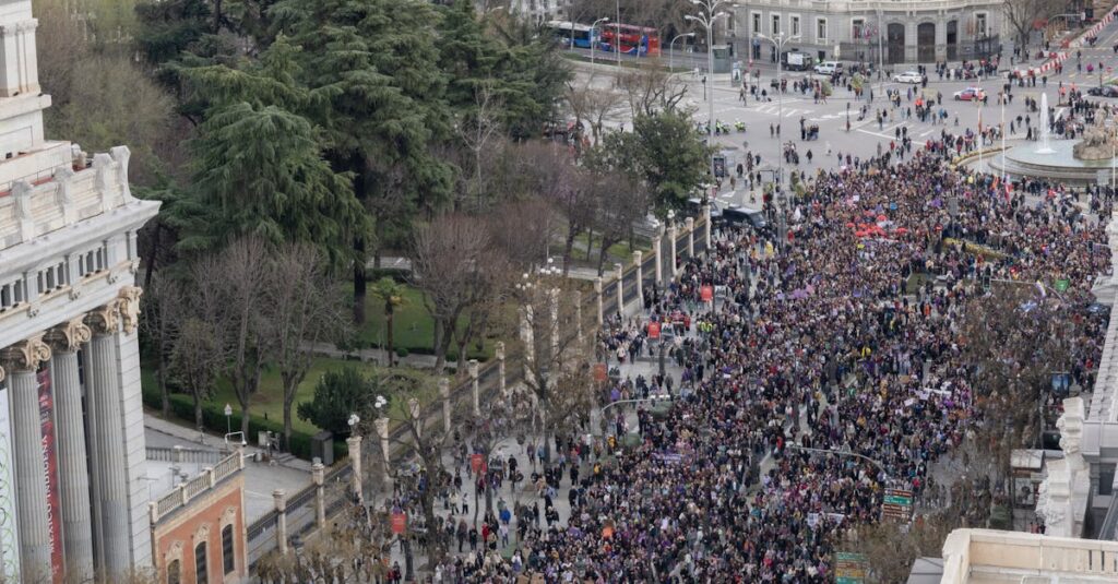 Illustration de Espagne : des milliers manifestent contre Pedro Sánchez à Madrid madrid-protest-spain