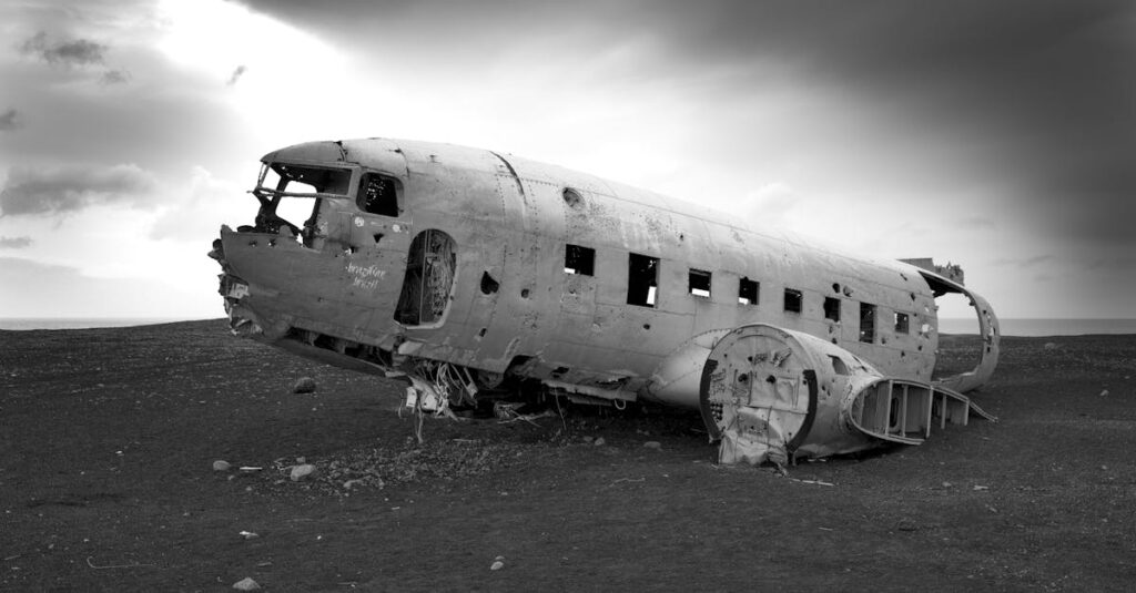 plane-crash-ocean