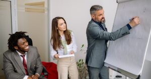 Illustration de Formation et emploi des jeunes : un enjeu crucial young-people-training-professional