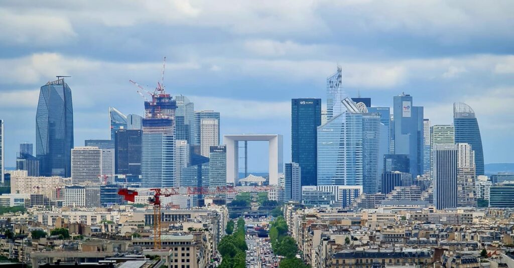 Illustration de Économie française : défis et opportunités pour 2026 French-economy-growth-3