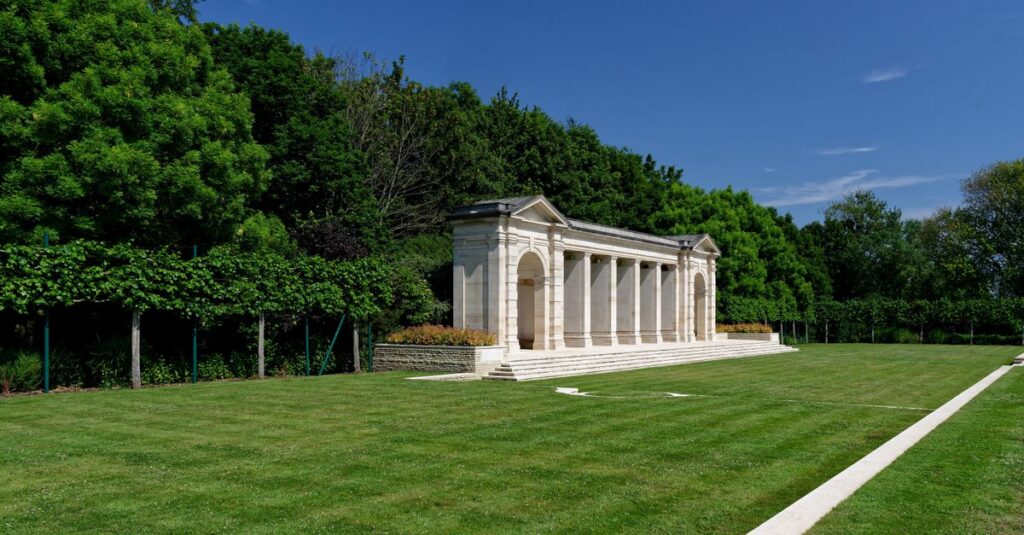 Illustration de Meudon : le cimetière des Longs Réages, un îlot de fraîcheur végétalisé Meudon-cemetery-green-oasis