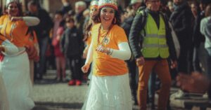 Illustration de Fête de la Musique : Paris attire les Européens, records en vue Paris-street-festival