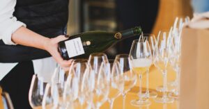 Illustration de Champagne Pommery : Négociations Exclusives avec Henkell champagne-winery-negotiation