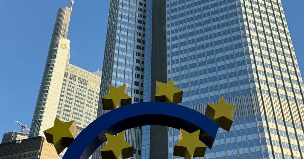 Illustration de La BCE relève ses taux face à l'inflation du Moyen-Orient european-central-bank-building-1
