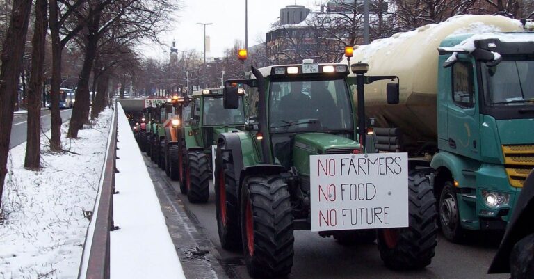 farmers-protest-tractors