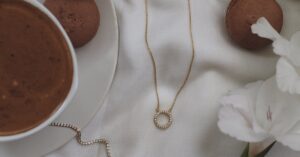Illustration de Les Français, rois de l'or : 4000 tonnes détenues en secret gold-jewelry-french