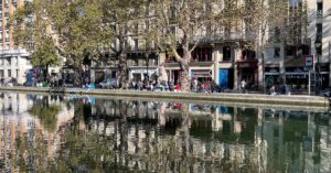 Canal-Saint-Martin-crowded-banks