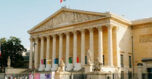 Illustration de Vif accrochage Borne-Genevard à l'Assemblée sur la loi agricole French-Parliament-dispute-agriculture-law