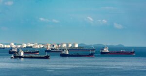 Illustration de Baisse du pétrole malgré les tensions en mer Rouge : le marché temporise Red-Sea-oil-tankers