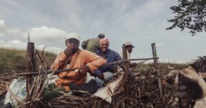 South-Africa-migrants-leaving