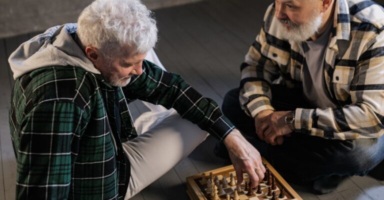 Illustration de Jeux de société : stimulez votre cerveau et préservez votre autonomie brain-games-old-people