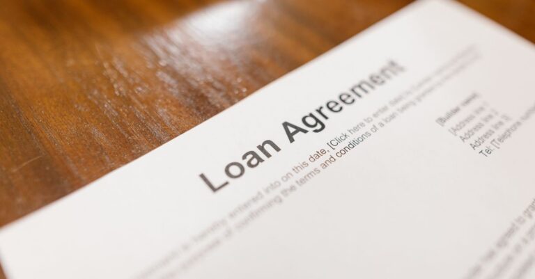 Illustration de Prêt familial : éviter les conflits et le fisc family-loan-agreement