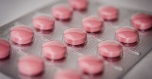 Illustration de Effets indésirables : la fabrication des médicaments en cause ? pills-pharmacy-production